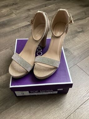 Top Moda Rose Gold Heels Woman’s Shoes Rhinestone Ankle Strap Size 9 NWT